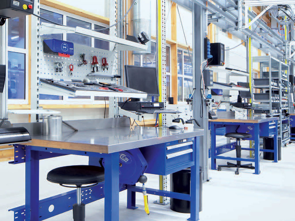 Industrial-Workbenches-4